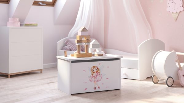 Daria toy chest with children's graphics