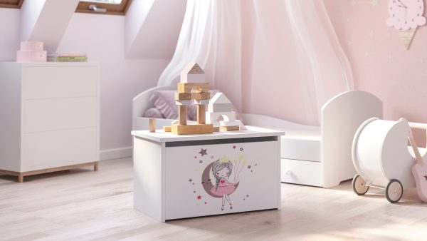 Daria toy chest with children's graphics